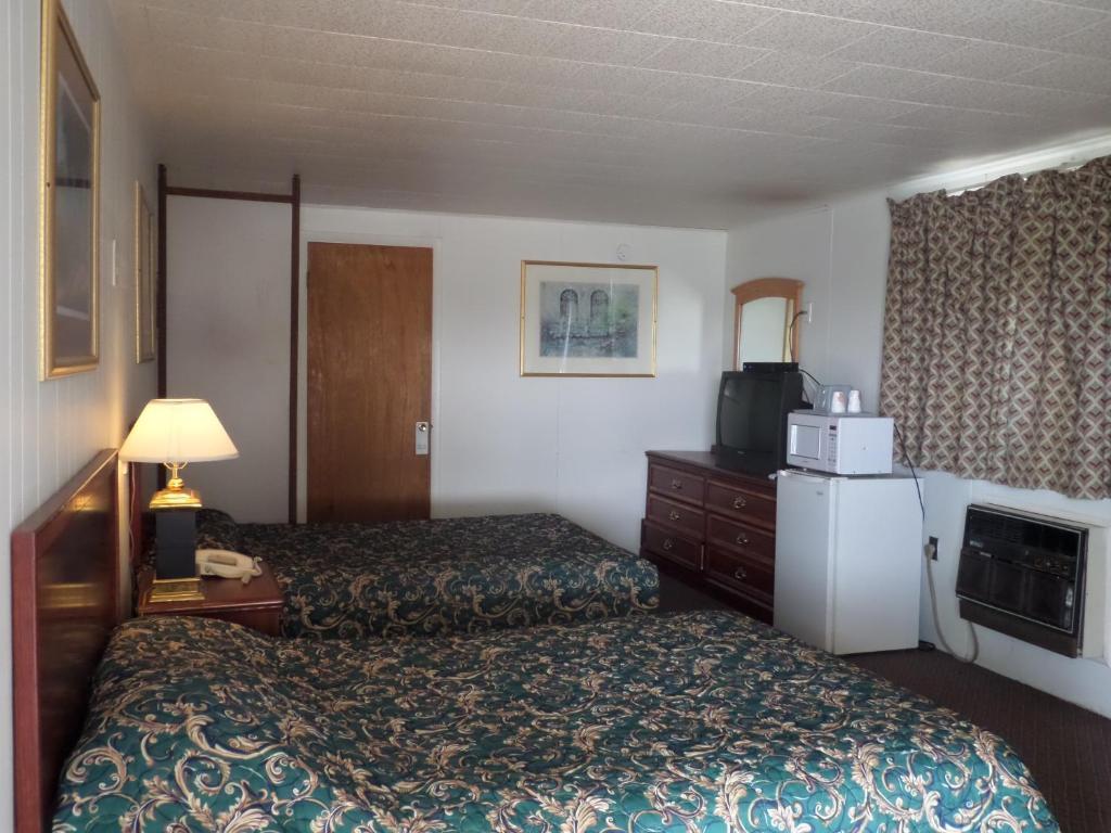 Cadillac Motel Palmyra Room photo